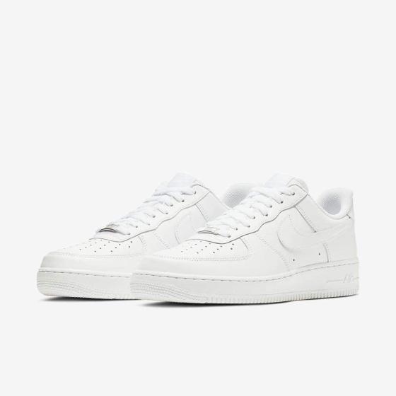 Nike Men's Basketball Shoe